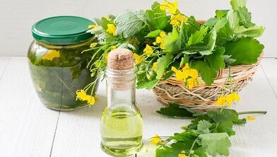 Decotto di Celandine per il trattamento del fungo delle unghie