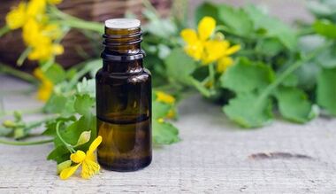 succo di Celandine per il trattamento del fungo delle unghie